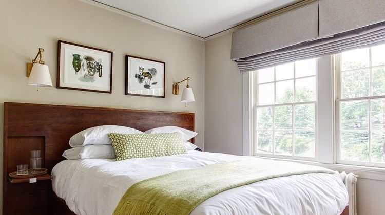 Oakhurst Inn Room