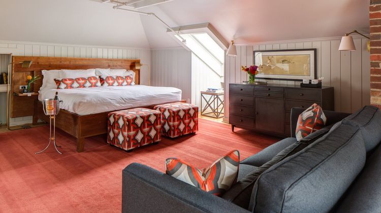 Oakhurst Inn Suite