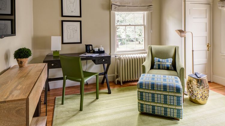 Oakhurst Inn Suite