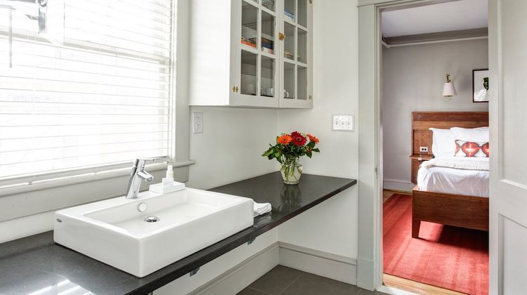 Oakhurst Inn Room