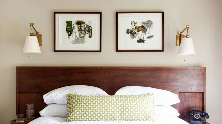 Oakhurst Inn Room