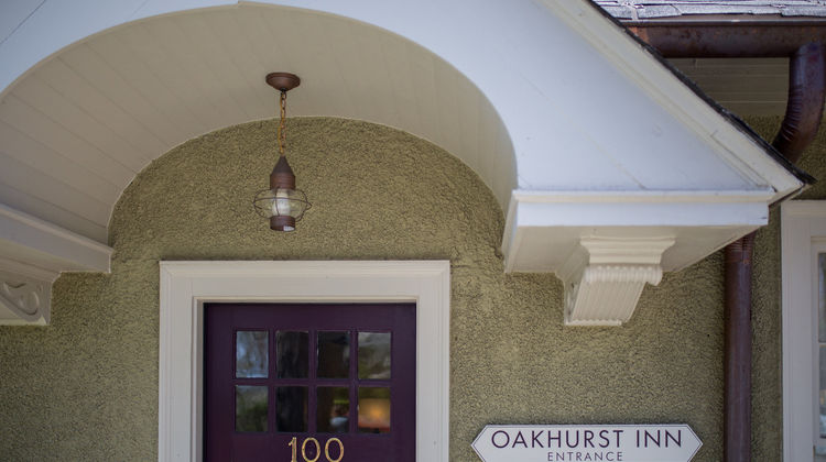 Oakhurst Inn Exterior