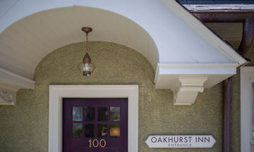 Oakhurst Inn