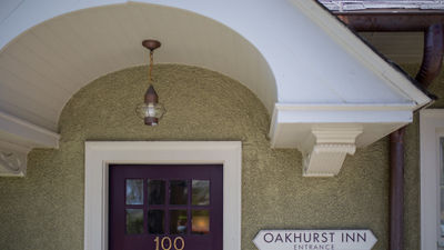 Oakhurst Inn