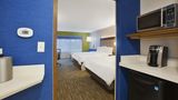 Holiday Inn Express & Stes Airport North Suite