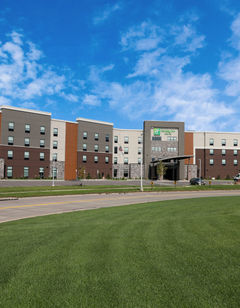 Holiday Inn Suites Airport