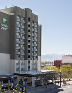 Holiday Inn Express & Suites Airport