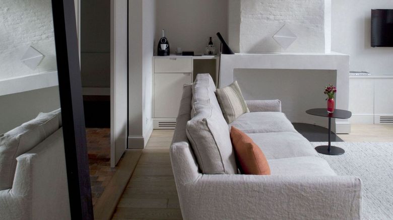 <b>Hotel Julien Room</b>. Images powered by <a href="https://leonardo.com/" title="Leonardo Worldwide" target="_blank">Leonardo</a>.