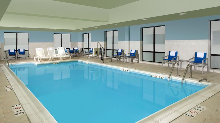 Holiday Inn Express/Suites BWI Airport N Pool