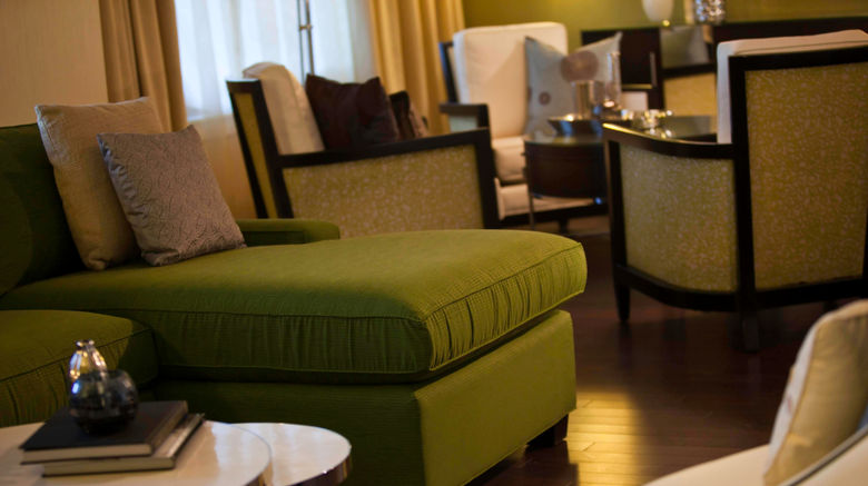 <b>Renaissance Arlington Capital View Hotel Suite</b>. Images powered by <a href="https://leonardo.com/" title="Leonardo Worldwide" target="_blank">Leonardo</a>.