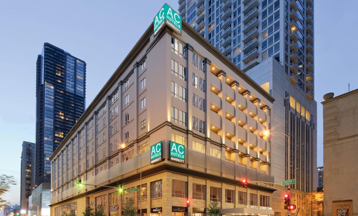 Aloft Chicago Downtown River North Images & Videos- First Class Chicago ...