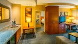 Courtyard by Marriott Airport Suite