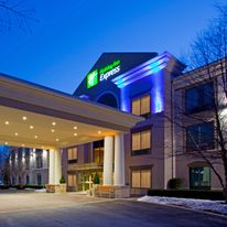 Holiday Inn Express Hotel & Suites