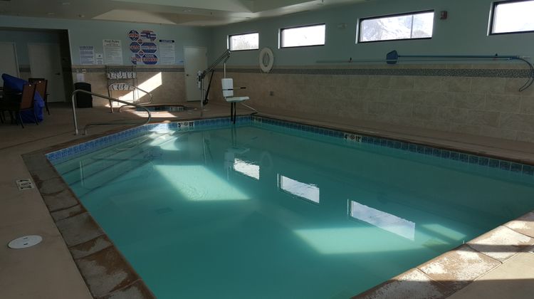 Holiday Inn Express & Stes Springville Pool
