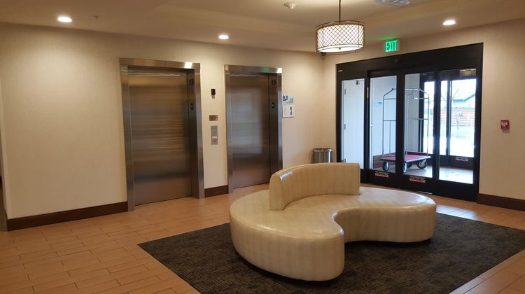 Holiday Inn Express & Stes Springville Lobby