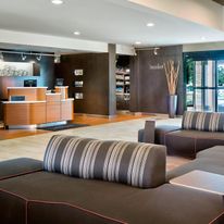 Courtyard Dallas Arlington/Entertainment