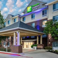 Holiday Inn Express & Suites Dallas