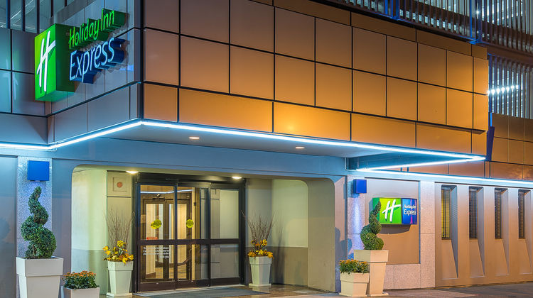 Holiday Inn Express Midtown Exterior