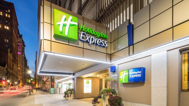 Holiday Inn Express Midtown Exterior