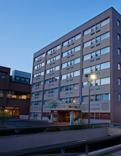 Holiday Inn Express Hotel & Suites