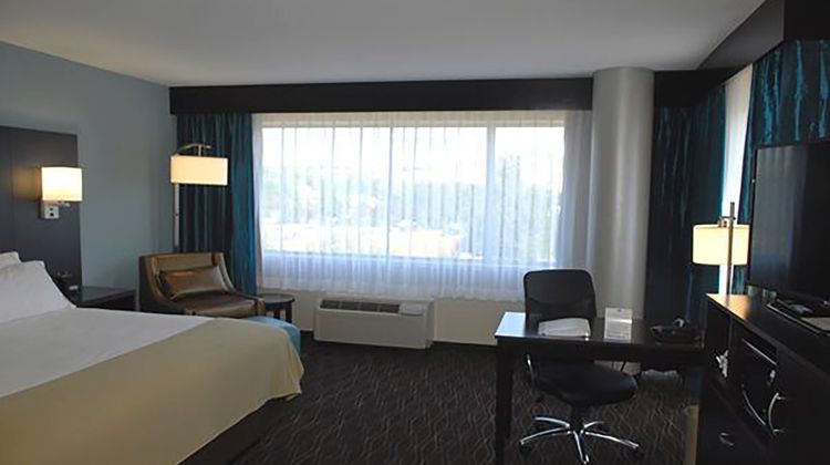 Holiday Inn Express Downtown Room
