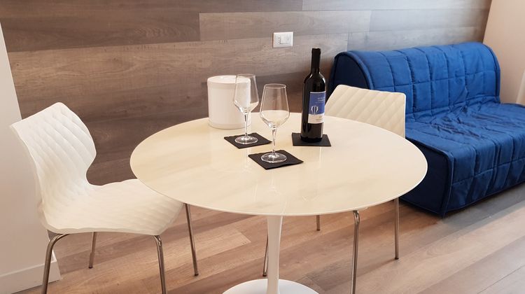 City Hotel & Suites Suite