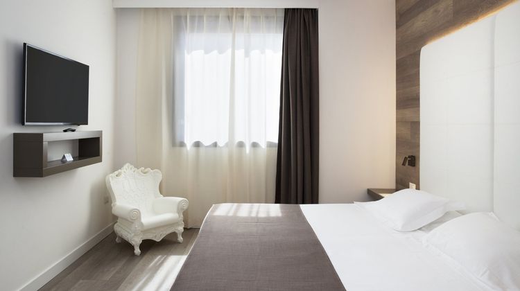 City Hotel & Suites Suite