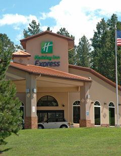 Holiday Inn Express Hotel & Suites
