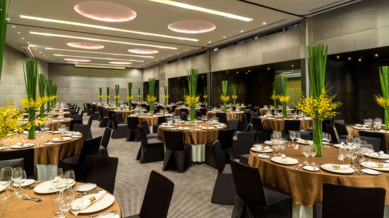 Holiday Inn Bangkok Sukhumvit Bangkok Thailand Hotels First Class Hotels In Bangkok Gds Reservation Codes Travelage West