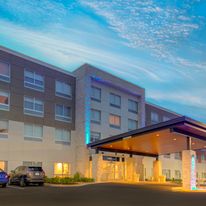 Holiday Inn Express & Suites King George