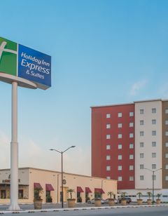 Holiday Inn Express/Suites Leon Airport