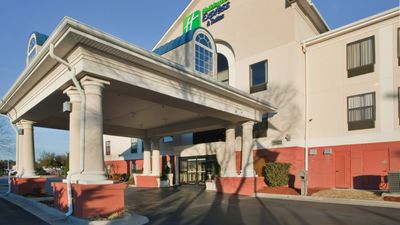 Holiday Inn Express & Suites Laurinburg