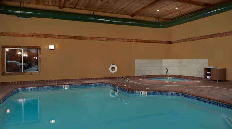 Holiday Inn Express & Suites Anniston Pool