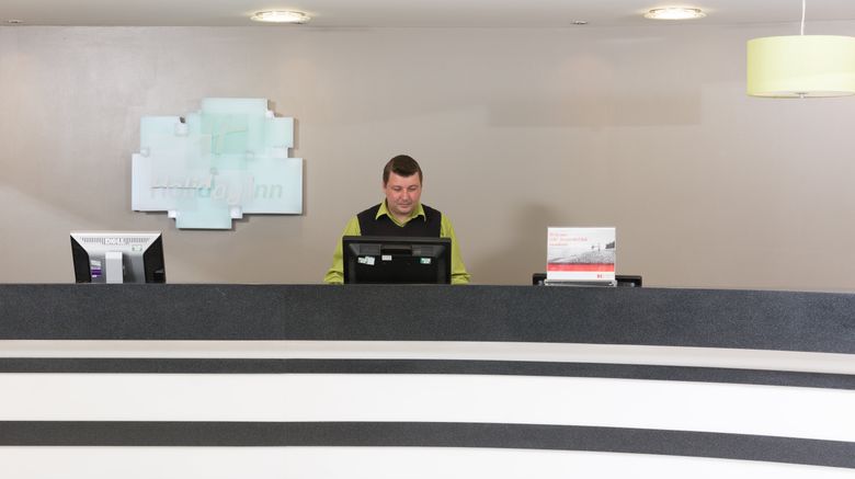 <b>Holiday Inn Manchester-MediaCityUK Lobby</b>. Images powered by <a href="https://leonardo.com/" title="Leonardo Worldwide" target="_blank">Leonardo</a>.