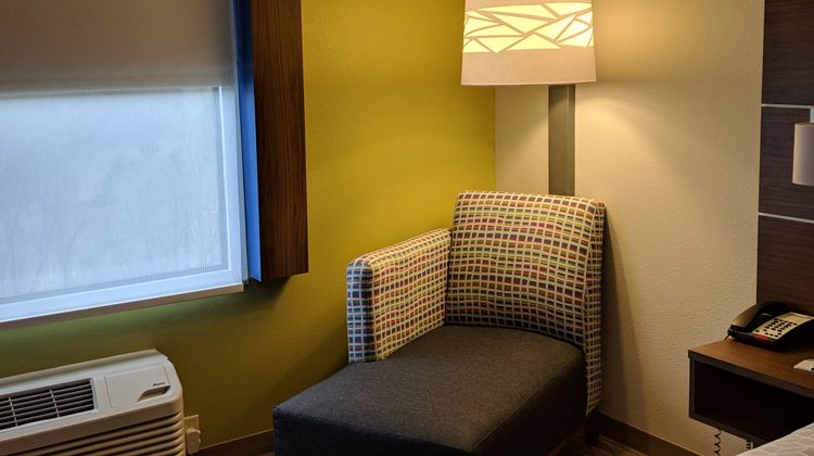 Holiday Inn Express Hotel & Suites Room