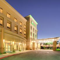 Holiday Inn and Suites Bakersfield North