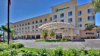 Holiday Inn and Suites Bakersfield North