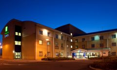 Holiday Inn Express Cardiff Airport