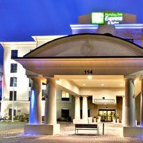 Holiday Inn Express Suites Oak Ridge
