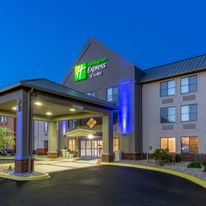 Holiday Inn Express & Suites Scottsburg