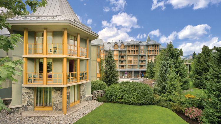 Whistler Cascade Lodge Exterior