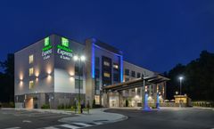 Holiday Inn Express & Suites Charlotte