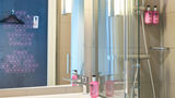 <b>MOXY London Excel Room</b>. Images powered by <a href="https://leonardo.com/" title="Leonardo Worldwide" target="_blank">Leonardo</a>.