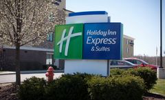 Holiday Inn Express & Suites Youngstown