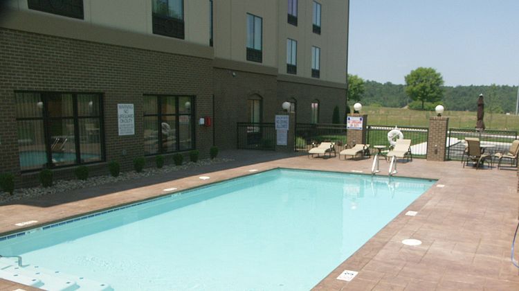 Holiday Inn Express Suites Cleveland Pool