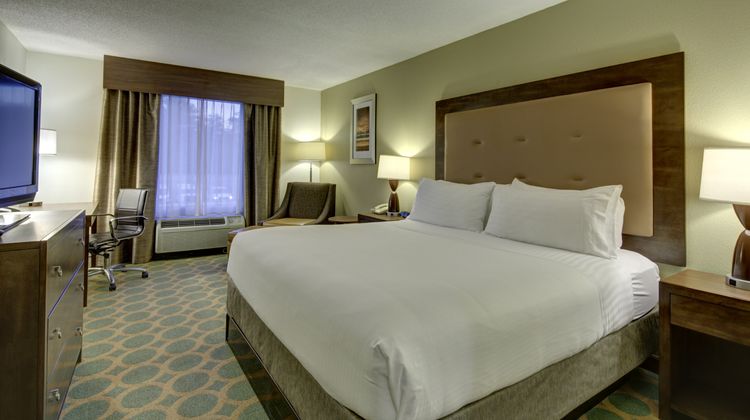 Holiday Inn Express & Suites Emporia Room