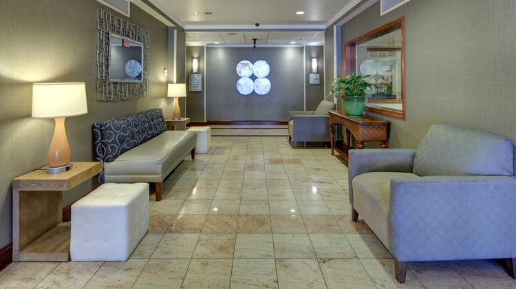 Holiday Inn Express & Suites Emporia Lobby