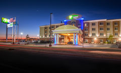 Holiday Inn Express & Suites Elk City