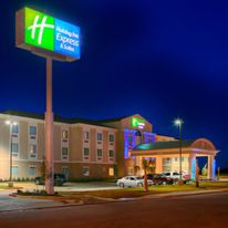 Holiday Inn Express Suites Cotulla