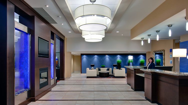 Holiday Inn Express/Suites Chatham South Lobby